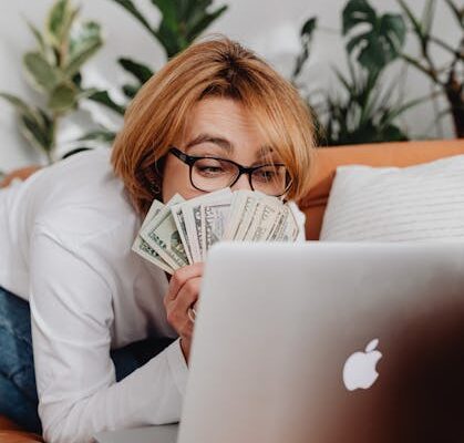 Top low competition Fiverr niches to make money in 2026